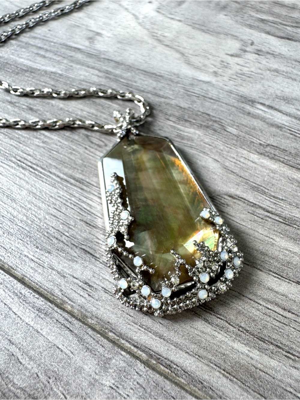 Chloe + Isabel Ocean Lace Statement Pendant Necklace - Picture 3 of 7